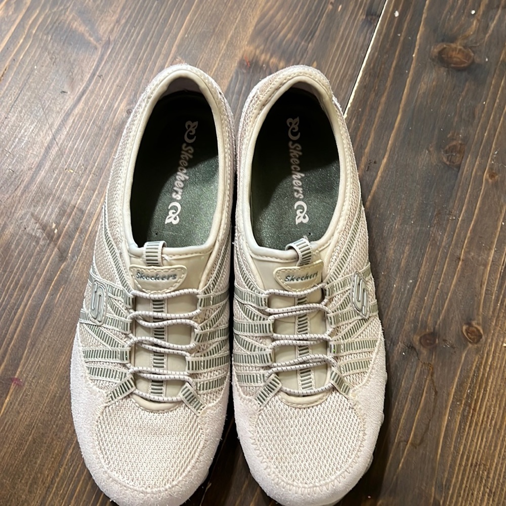 Skechers